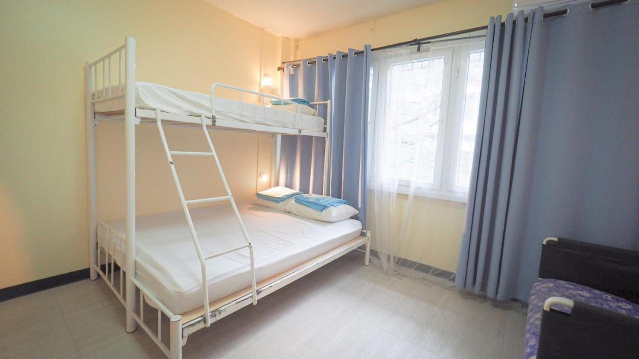 I-Sleep Silom Hostel Bangkok Exteriör bild