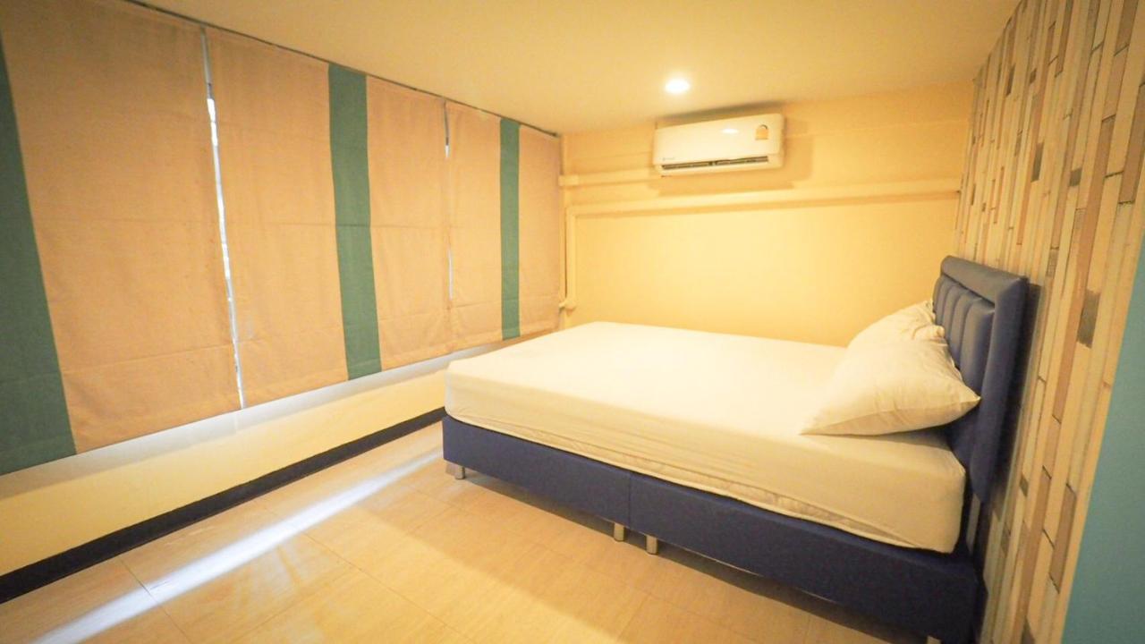 I-Sleep Silom Hostel Bangkok Exteriör bild