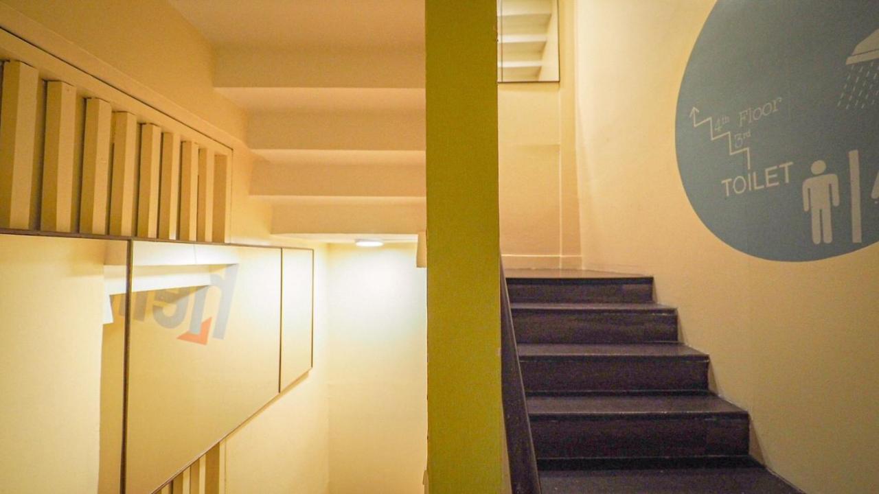 I-Sleep Silom Hostel Bangkok Exteriör bild