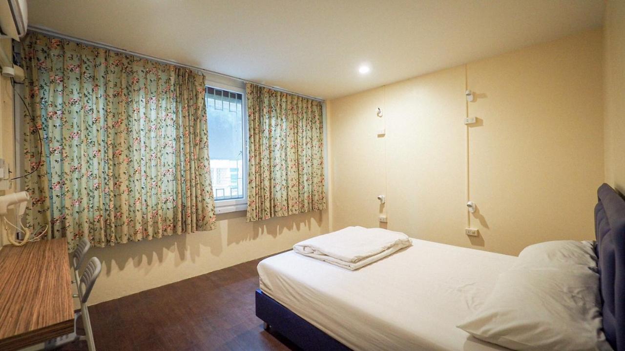 I-Sleep Silom Hostel Bangkok Exteriör bild