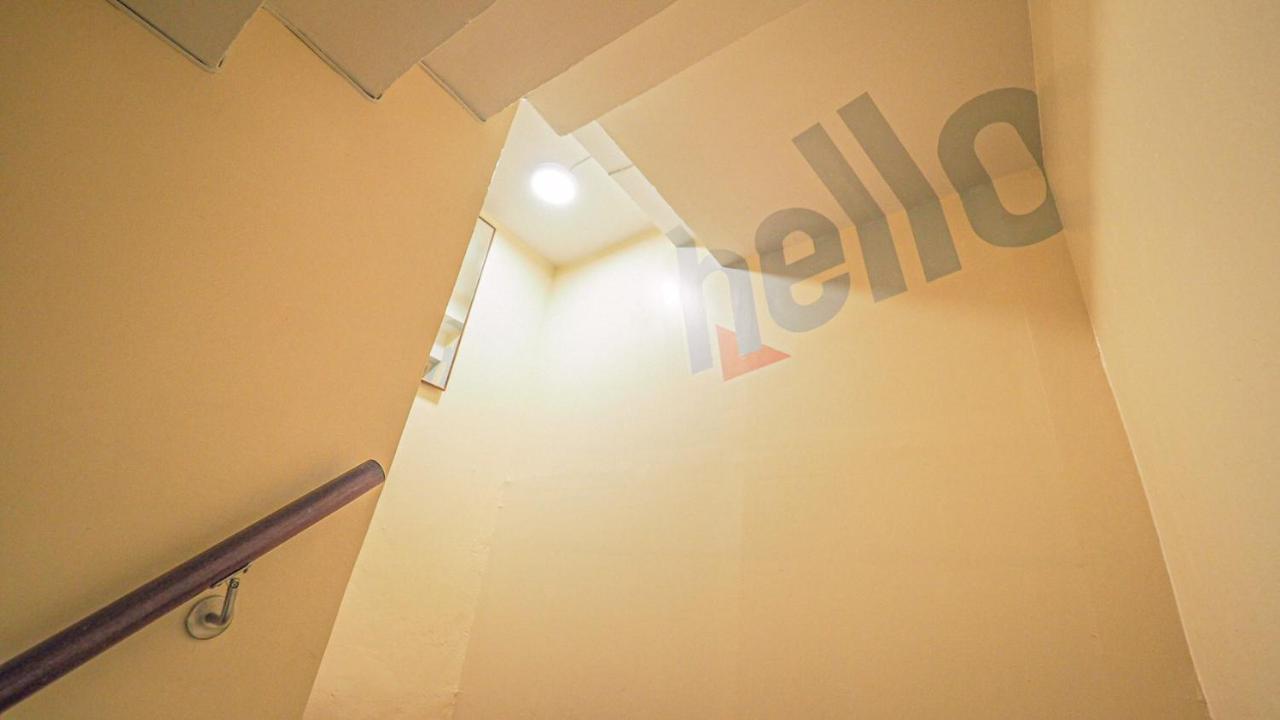 I-Sleep Silom Hostel Bangkok Exteriör bild