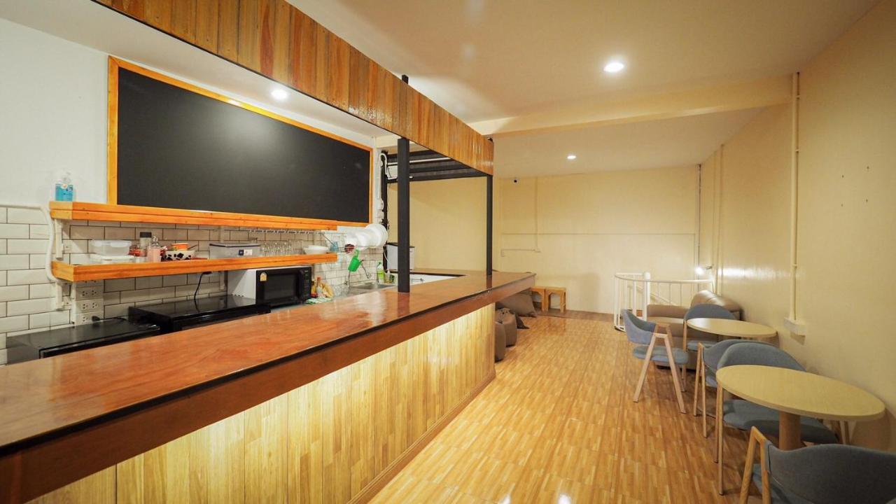 I-Sleep Silom Hostel Bangkok Exteriör bild