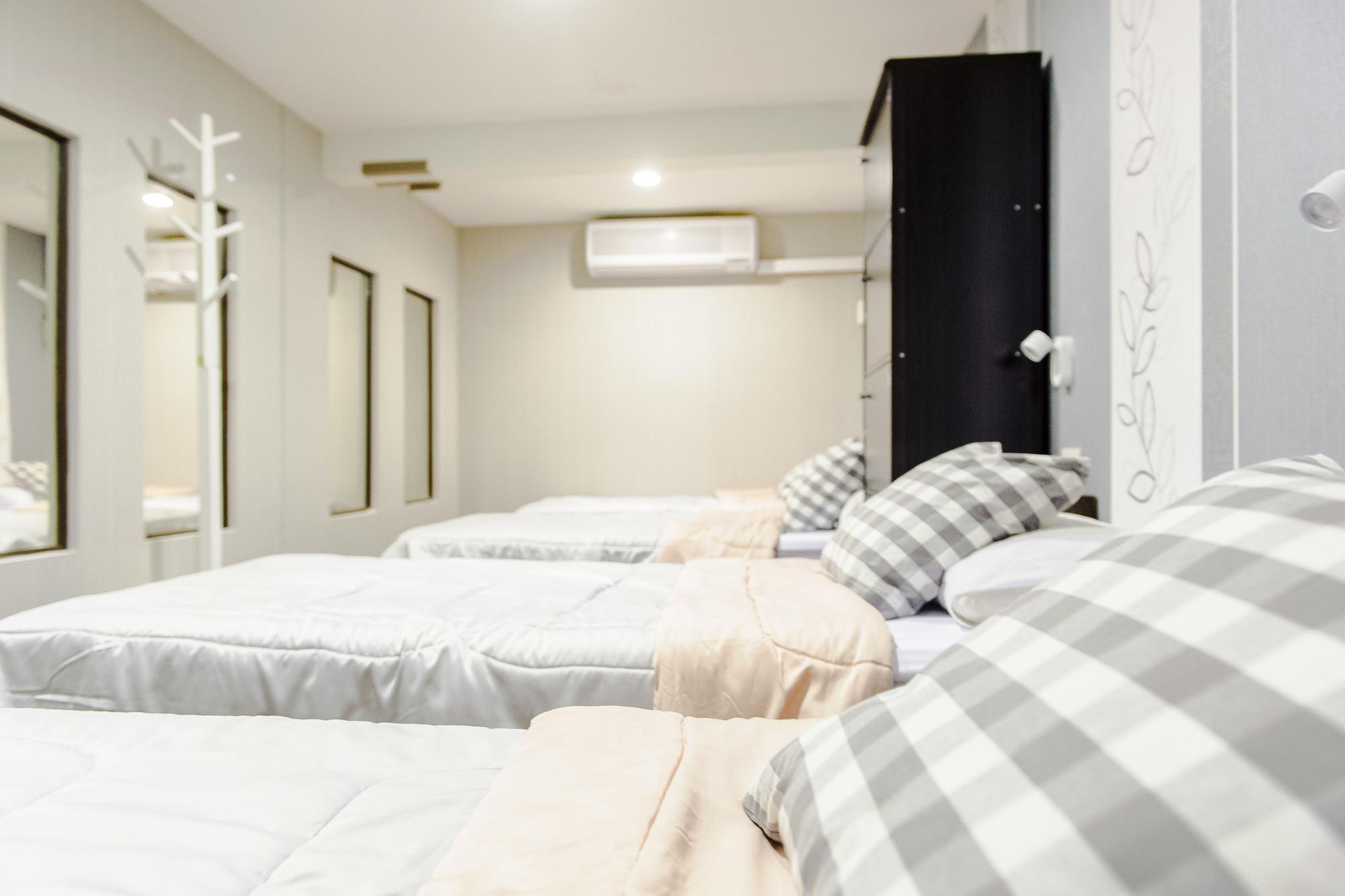 I-Sleep Silom Hostel Bangkok Exteriör bild