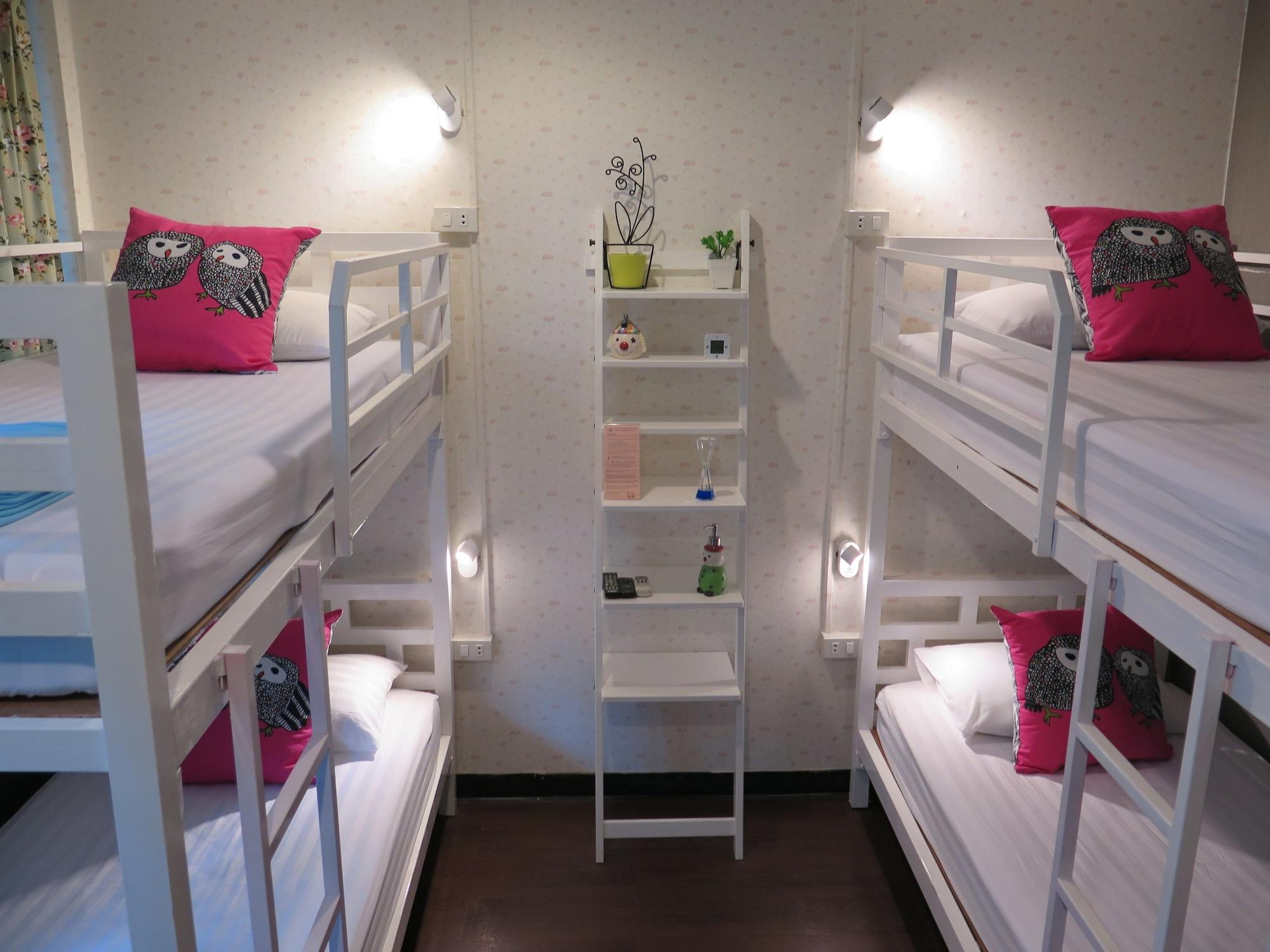 I-Sleep Silom Hostel Bangkok Exteriör bild