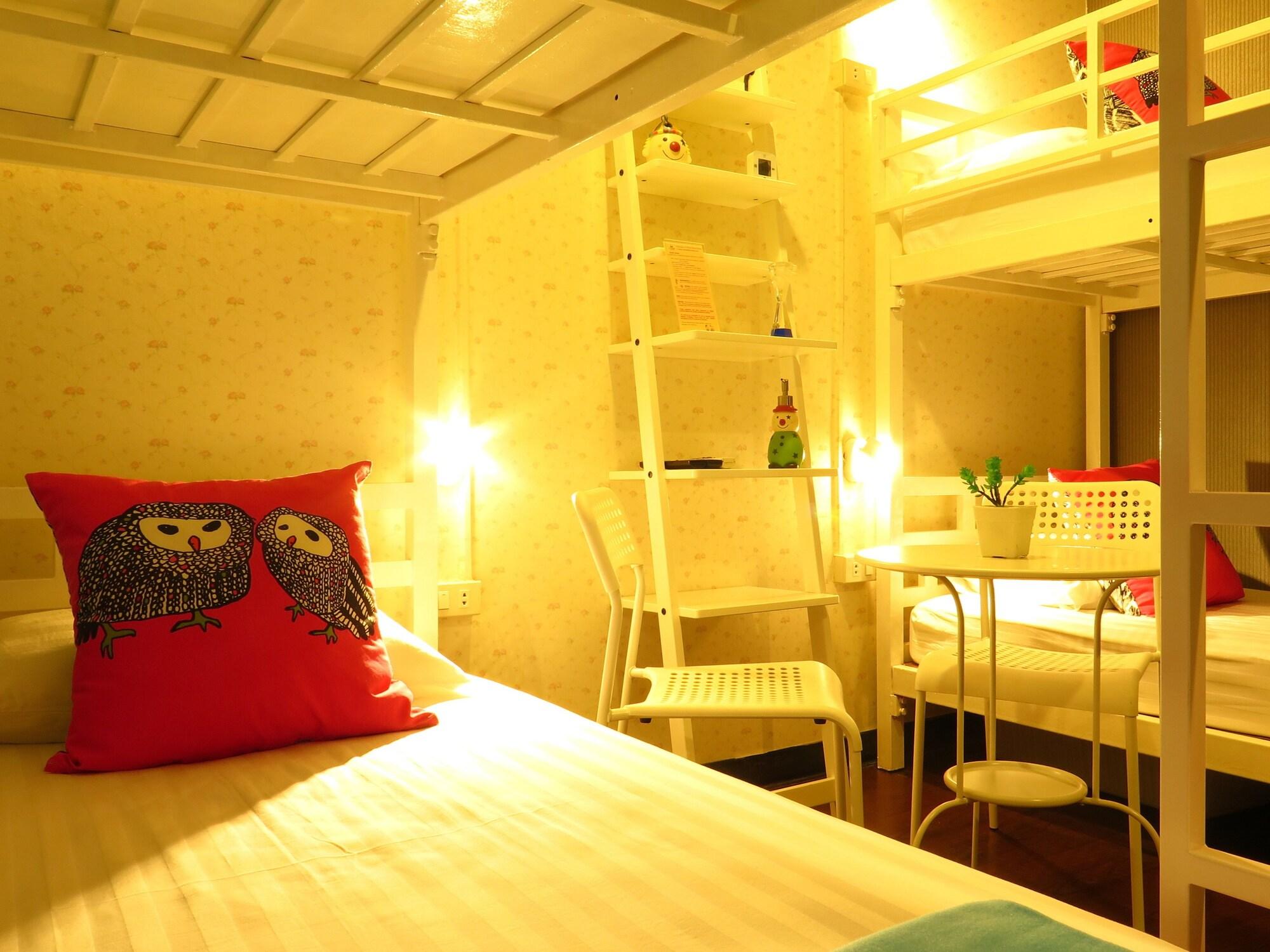 I-Sleep Silom Hostel Bangkok Exteriör bild