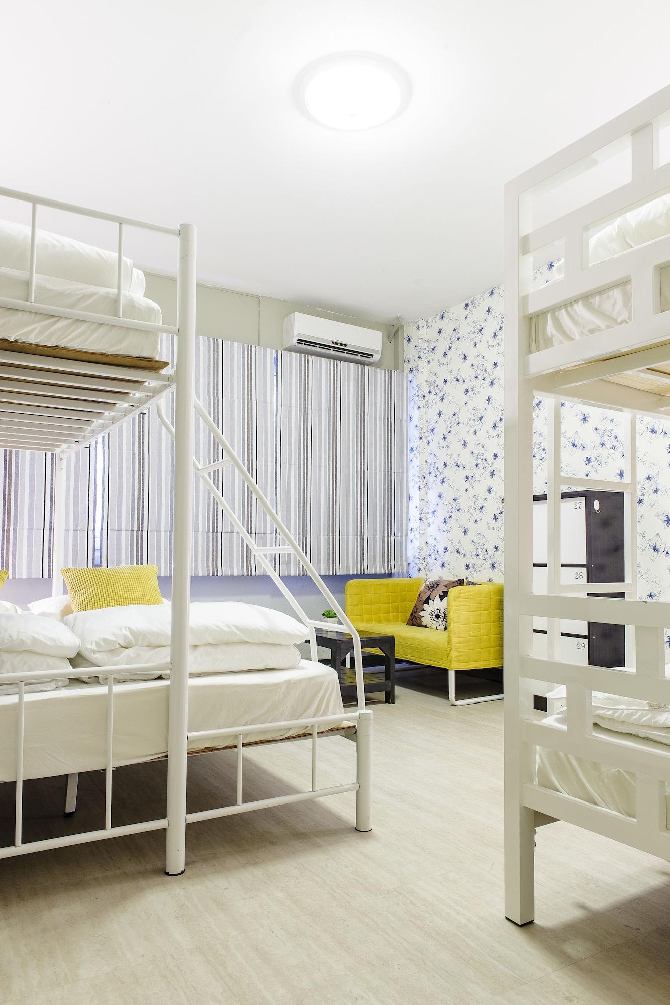 I-Sleep Silom Hostel Bangkok Exteriör bild