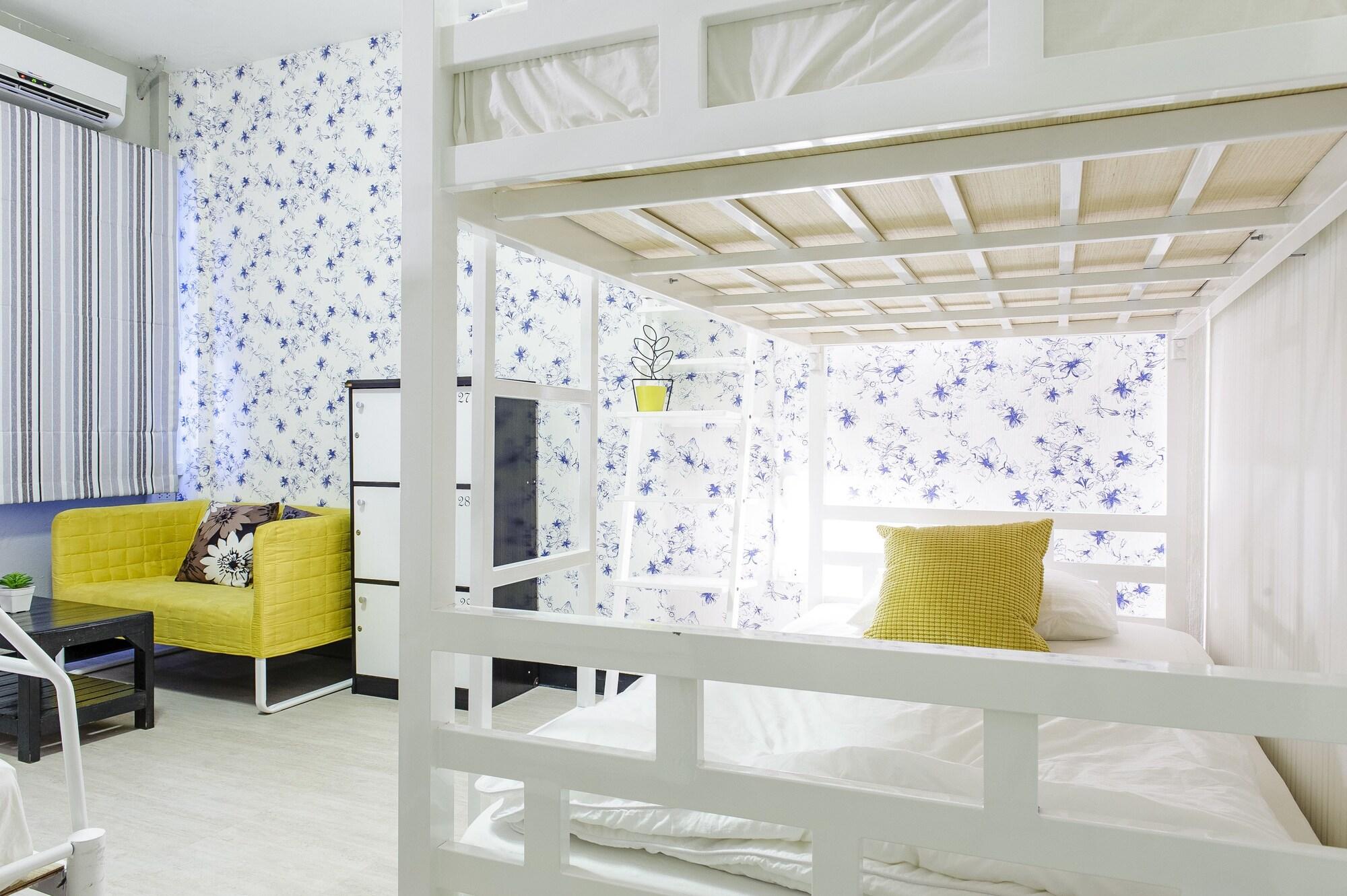 I-Sleep Silom Hostel Bangkok Exteriör bild