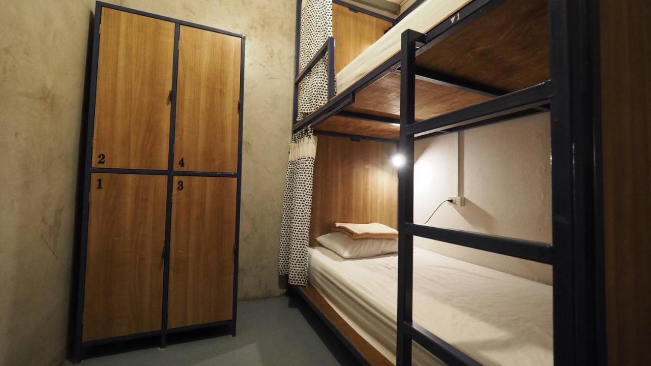 I-Sleep Silom Hostel Bangkok Exteriör bild