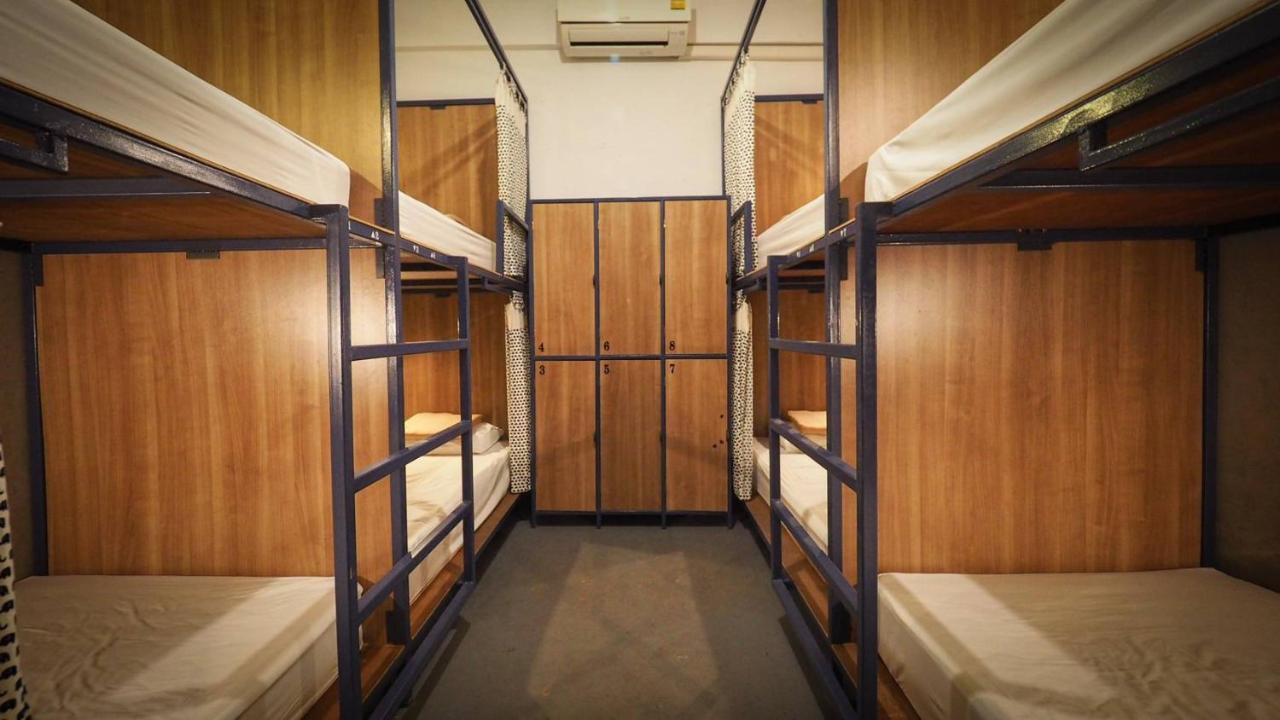 I-Sleep Silom Hostel Bangkok Exteriör bild