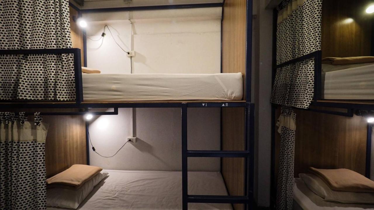 I-Sleep Silom Hostel Bangkok Exteriör bild