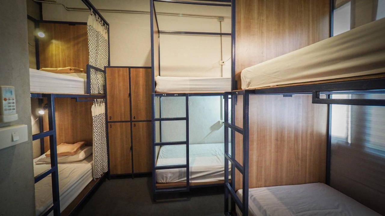 I-Sleep Silom Hostel Bangkok Exteriör bild