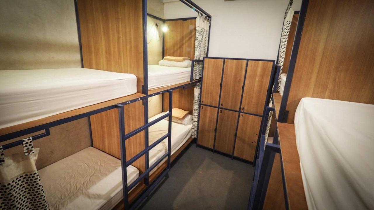 I-Sleep Silom Hostel Bangkok Exteriör bild