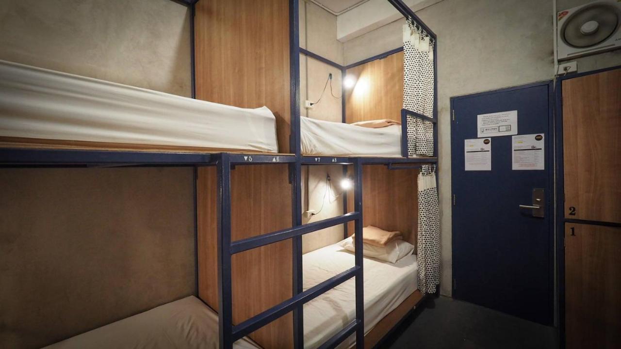 I-Sleep Silom Hostel Bangkok Exteriör bild
