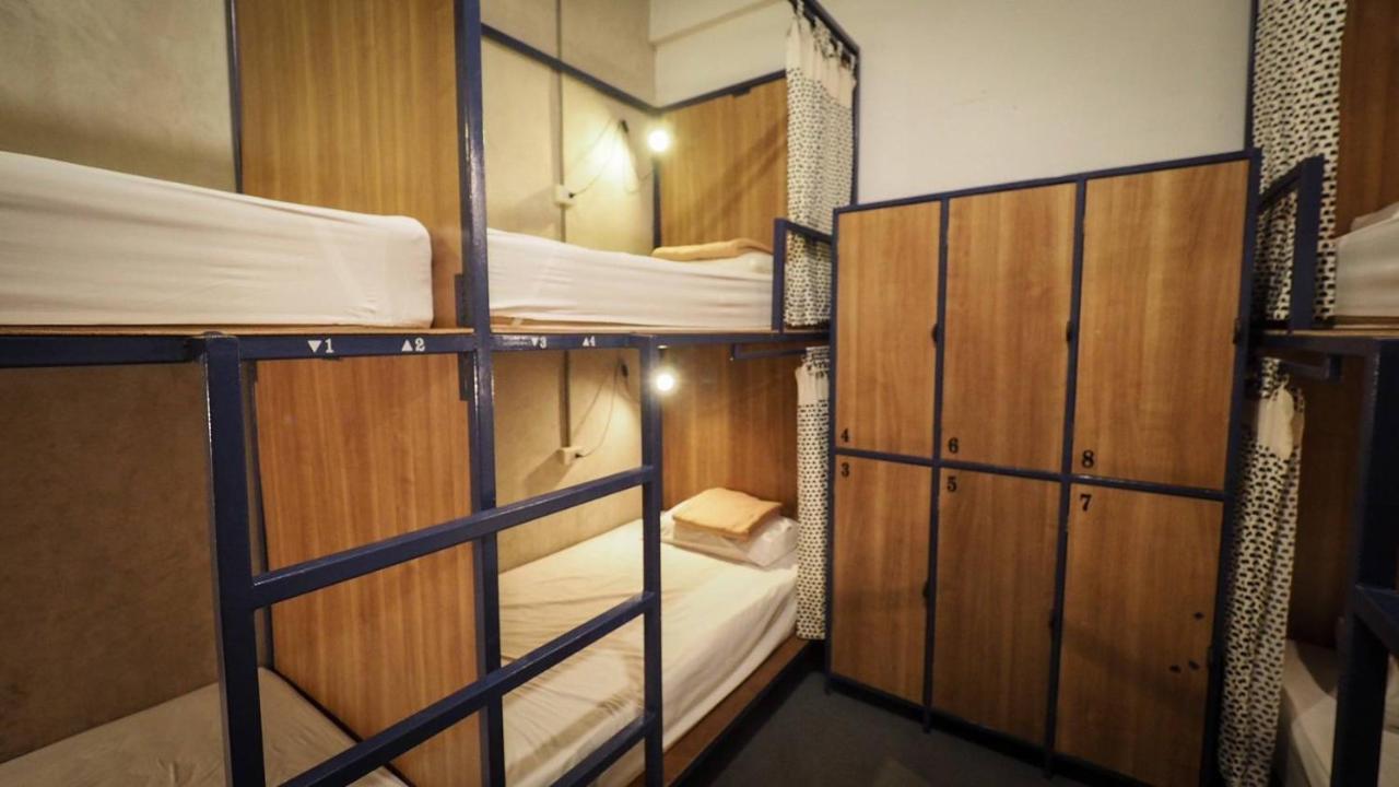 I-Sleep Silom Hostel Bangkok Exteriör bild